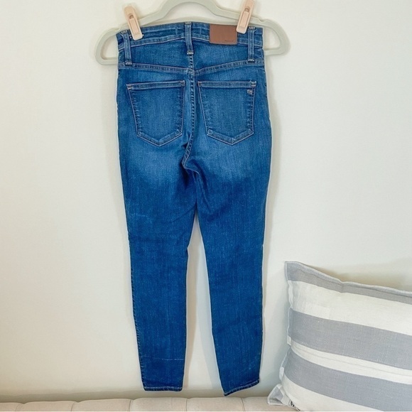 Women’s Madewell curvy high-rise skinny jeans - Picture 3 of 5